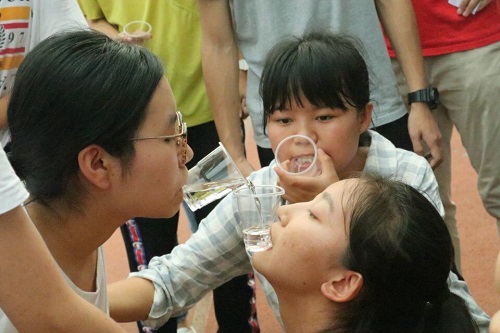 m1531924551339731.jpg 素拓之纸杯递水.jpg